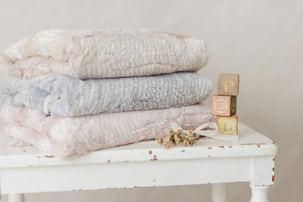 Peluche Feather Rose & Natural Fur Blanket