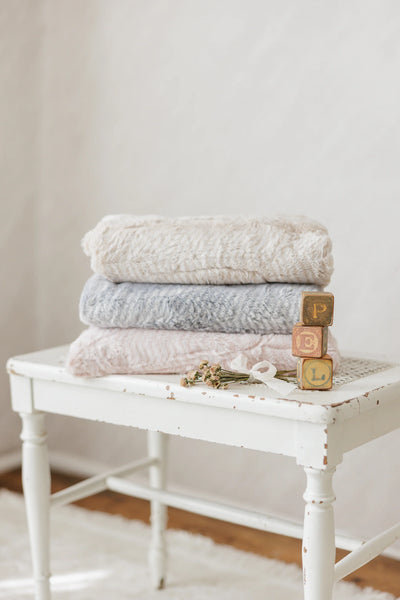 Peluche Feather Powder & Natural Fur Blanket